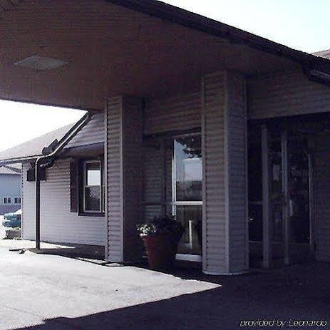 Red Roof Motel
