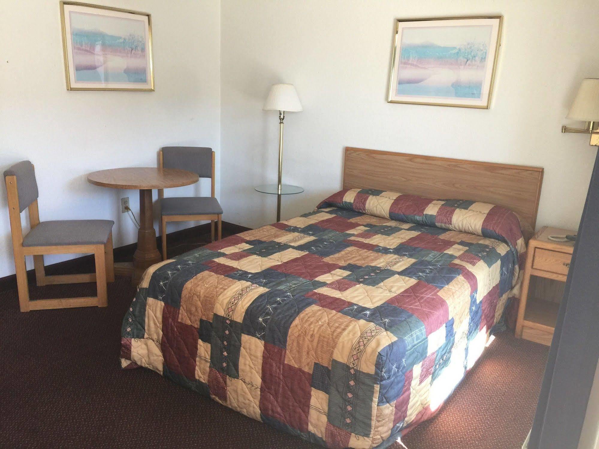 Red Roof Motel 2*
